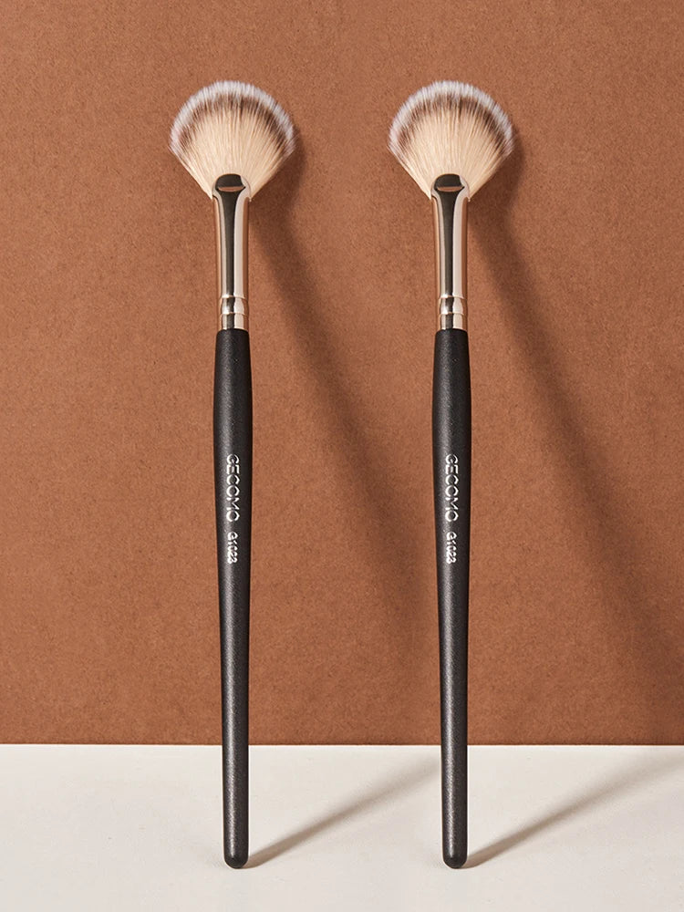 Powder blusher high gloss brush, soft hair, no powder, easy to apply makeup, novice powder blusher makeup brush, beauty tool